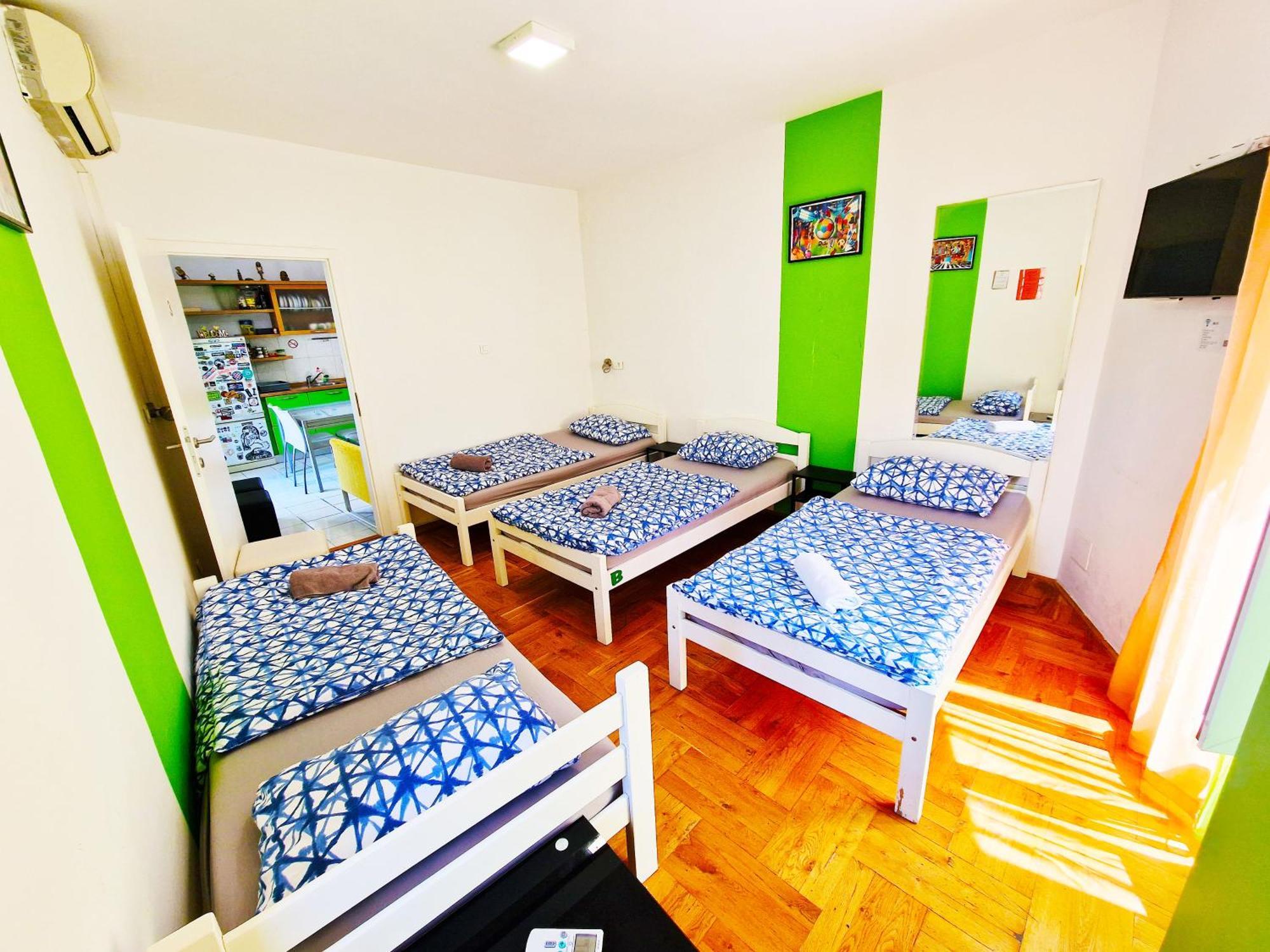 Croparadise Hostel Спліт Екстер'єр фото